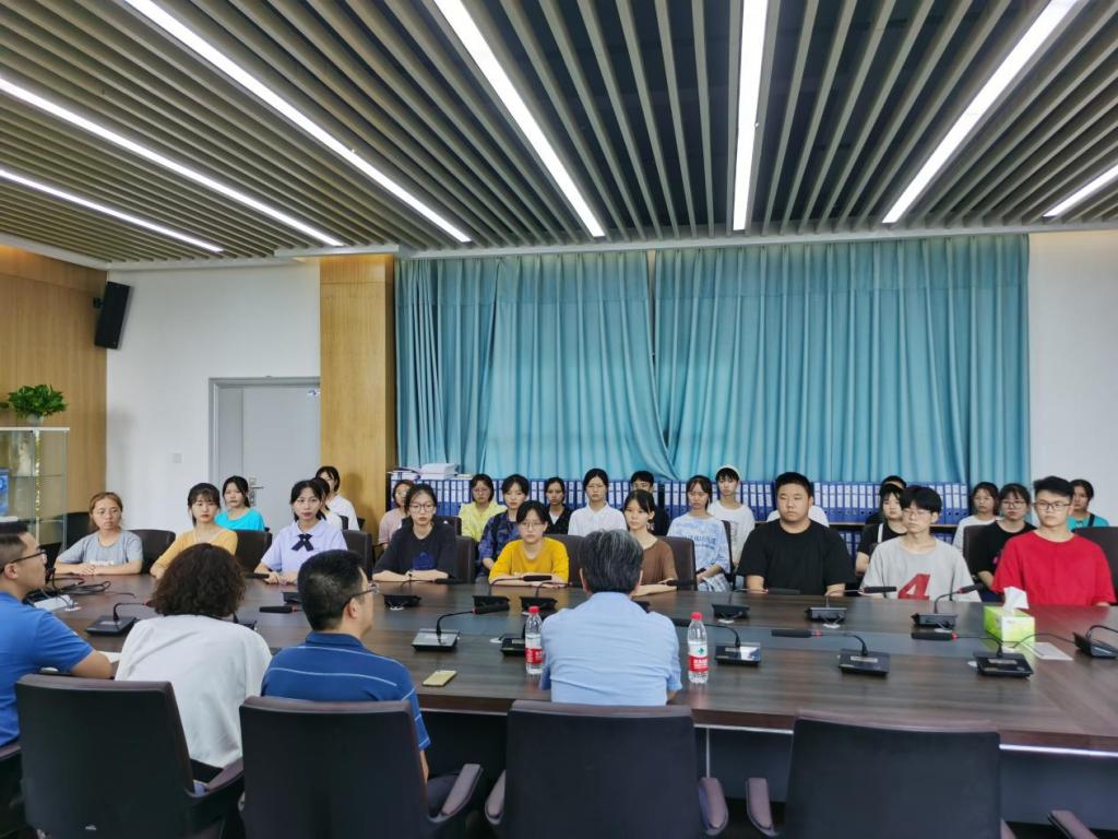 “艺”气风发 筑梦启航——艺术学院组织开展新生入学教育主题班会暨文化艺术交流活动