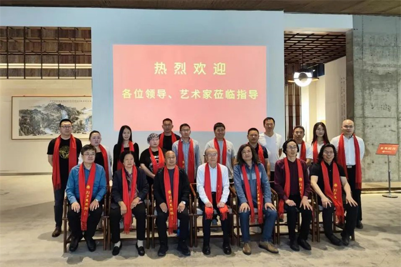 艺脉相承·跨界交融——学院理事长刘仁带队赴郑州列子美术馆参加文化艺术交流活动